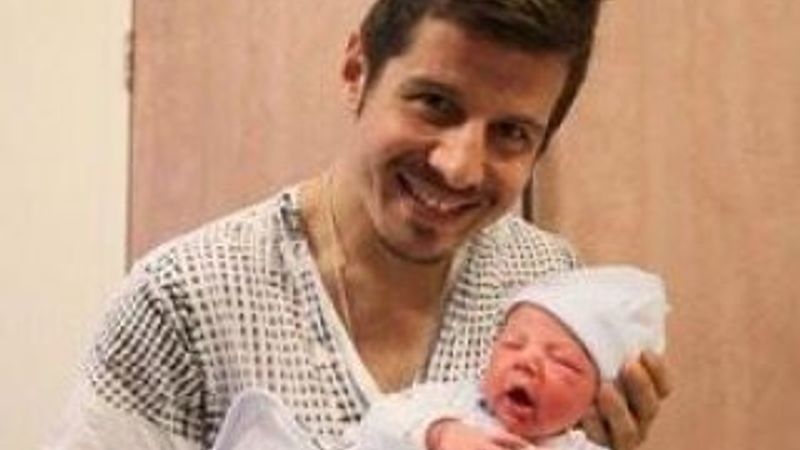Emre Belözoğlu'nun kızı Zeynep Neda doğdu