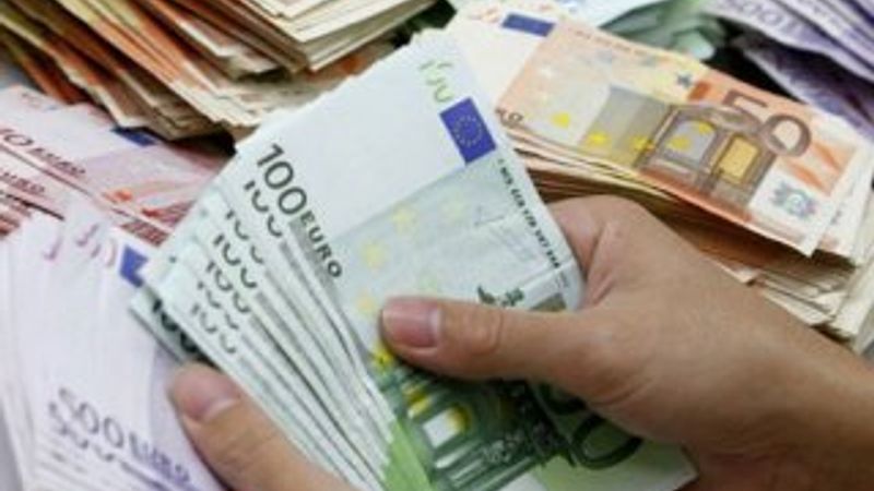 Euro 11 yılın en düşük seviyesine geriledi