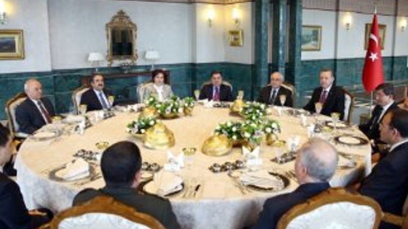 Erdoğan Cumhurbaşkanlığı Sarayı’nda öğle yemeği verdi