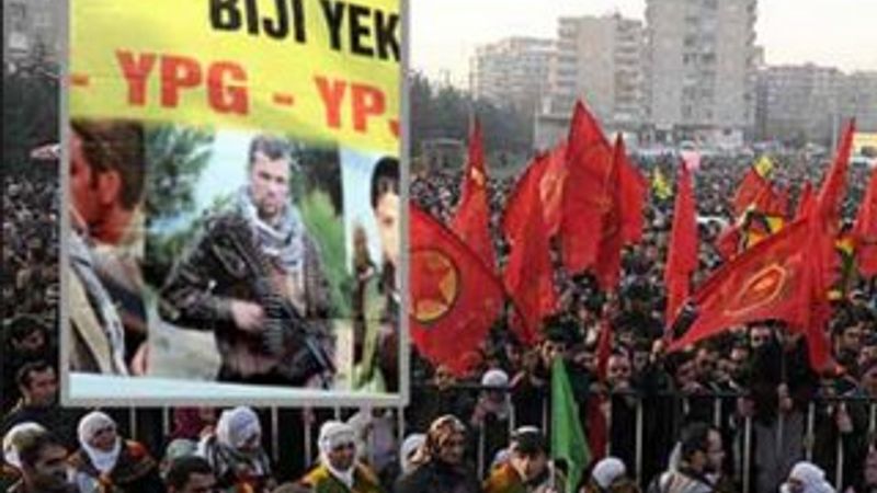 Kobani kutlamalarında dikkat çeken pankart