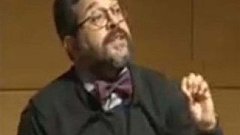 Soner Yalçın'dan kadınlara: İnadına mini inadına dekolte