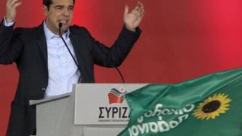 Yunanistan'da parlamento önündeki parmaklıklar kaldırıldı