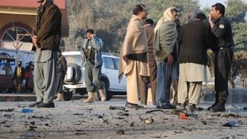 Pakistan'da camiye bombalı saldırı