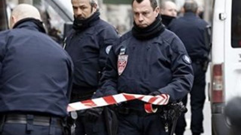 Fransa'da askere bıçaklı saldırı