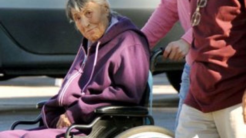 Müzeyyen Senar yeniden hastaneye kaldırıldı