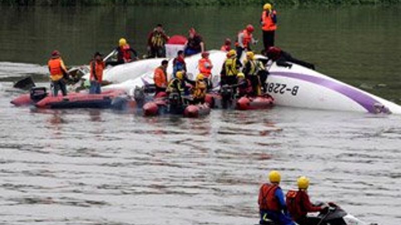 Tayvan'da düşen uçağın kara kutusu incelendi