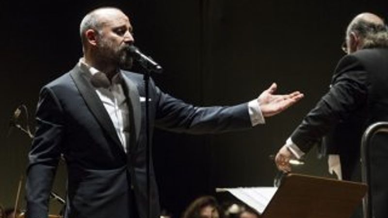 Halit Ergenç konser verdi