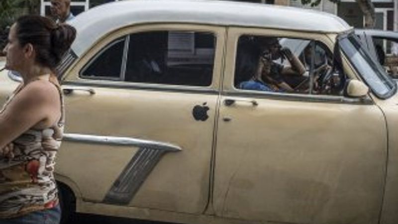 Apple devrimcilerin ülkesi Küba'ya girdi