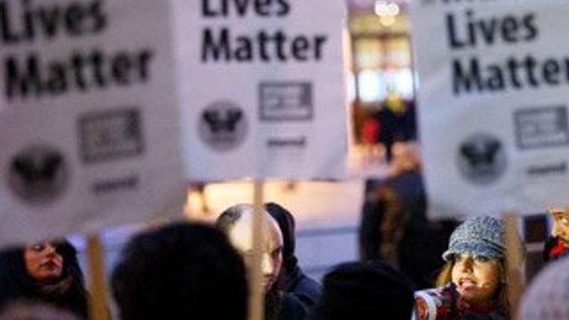 BBC'ye 3 Müslüman genç protestosu