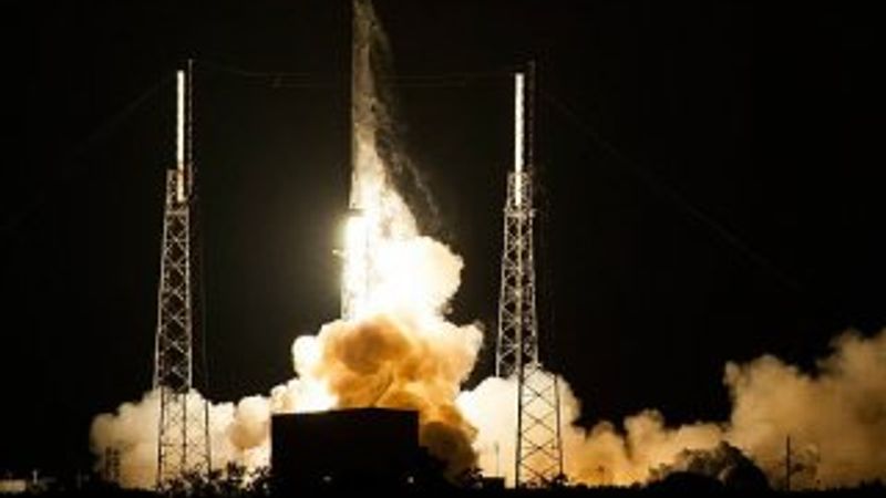 SpaceX uzaya gözlem uydusu gönderdi