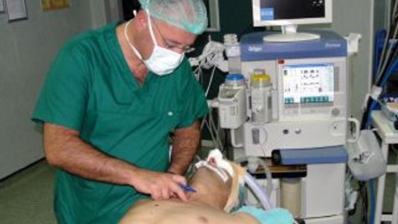 Türkiye'de ilk: Meme hizasından guatr ameliyatı