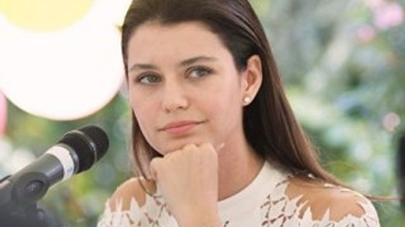 Beren Saat'ten Özgecan için anlamlı mesaj