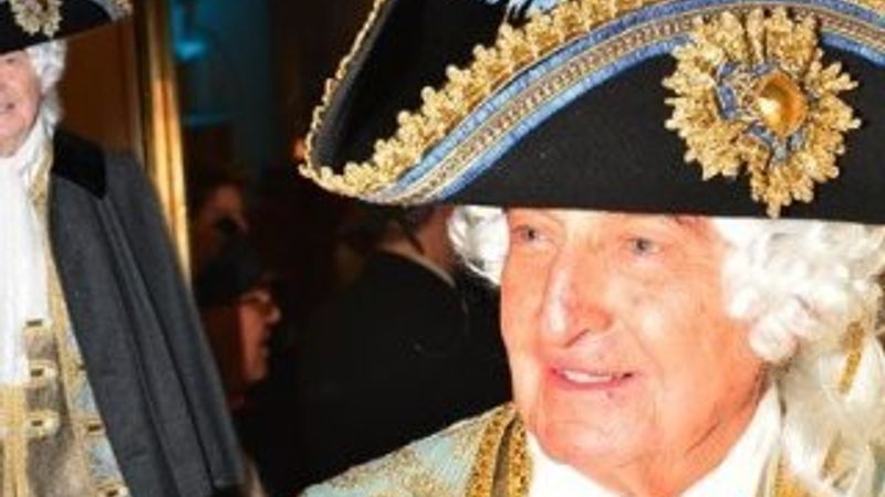 Venedik Sarayı'ndaki maskeli balonun yıldızı Rahmi Koç