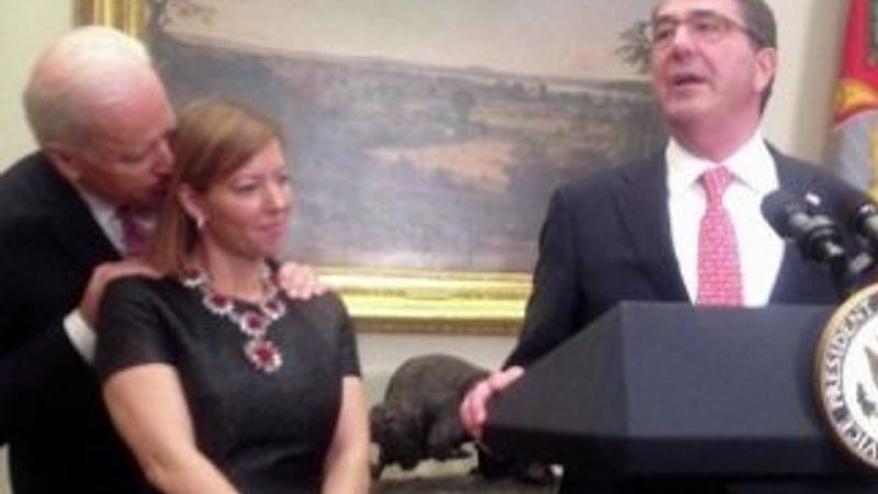 Biden ile Savunma Bakanı'nın eşi arasında yakın mesafe