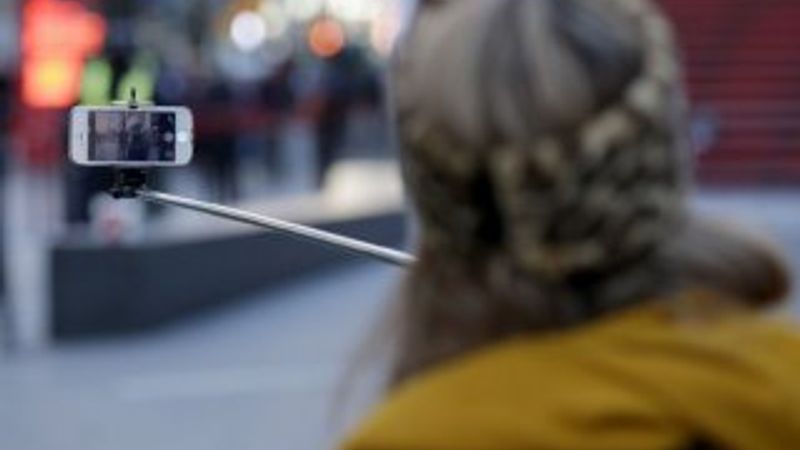 Avustralya'da selfie çubuğuna yasak geldi