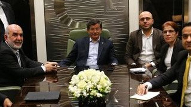 Davutoğlu: Muhalefet talimatla Meclis'te olay çıkardı