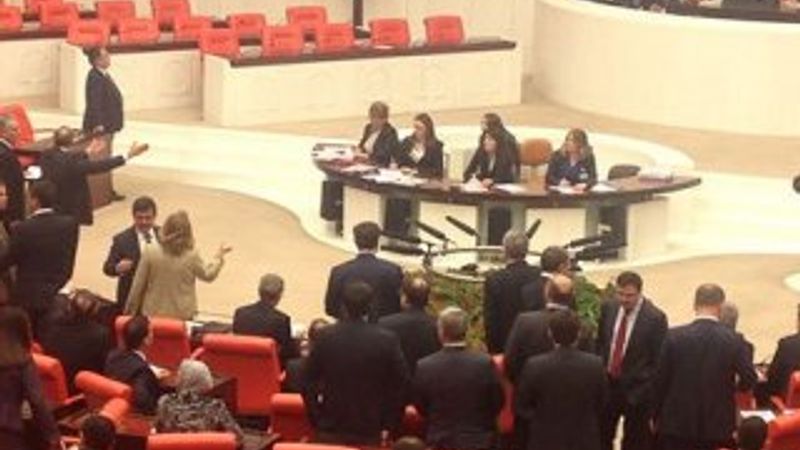 Meclis Genel Kurulu'nda yine kavga çıktı