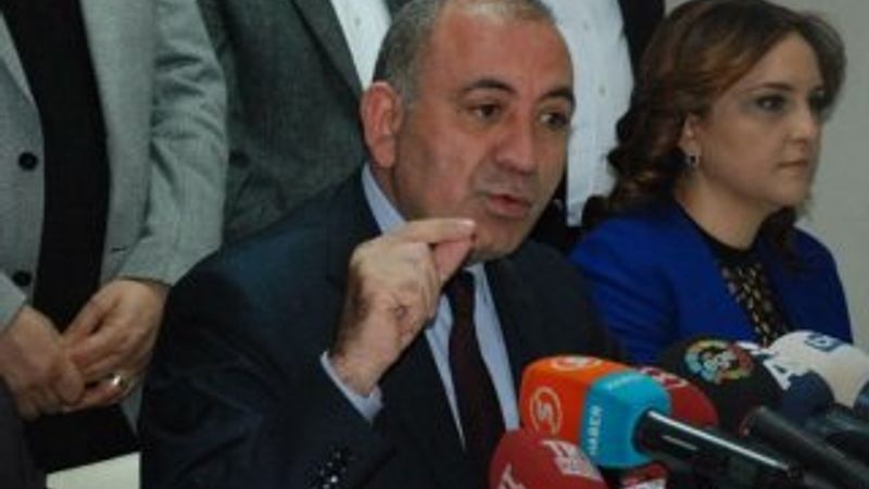 Gürsel Tekin: 8 Haziran'da o gazetelere el koyacağız