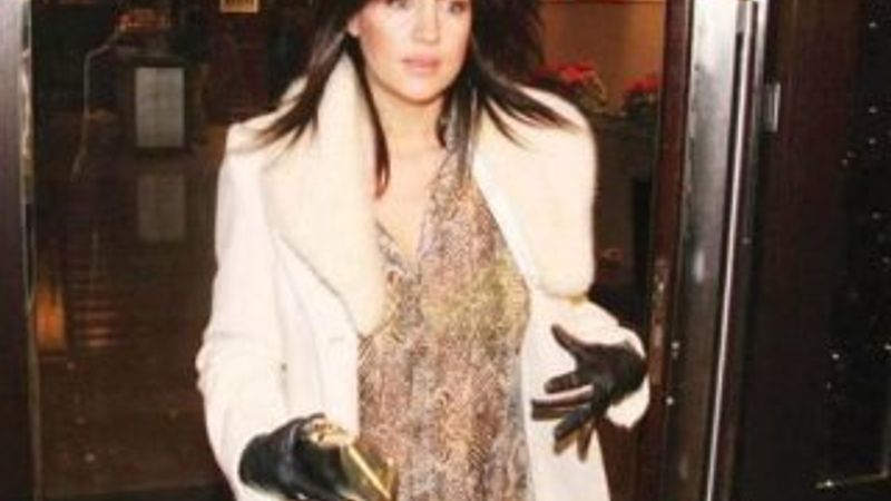 Tuğba Ekinci komşusuna kafa attı