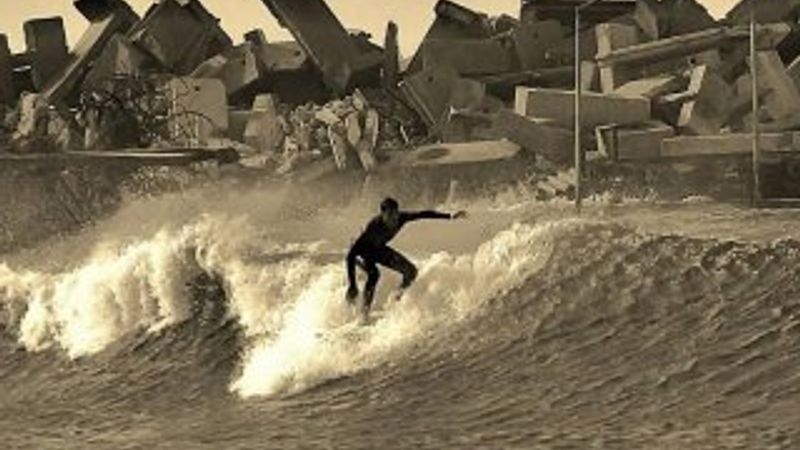 Gazze sahilinde sörf