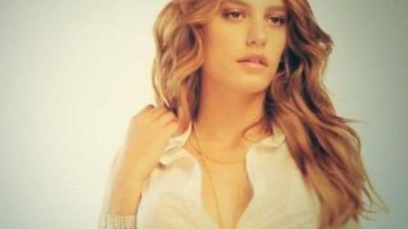 Serenay Sarıkaya yeni sevgilisiyle görüntülendi