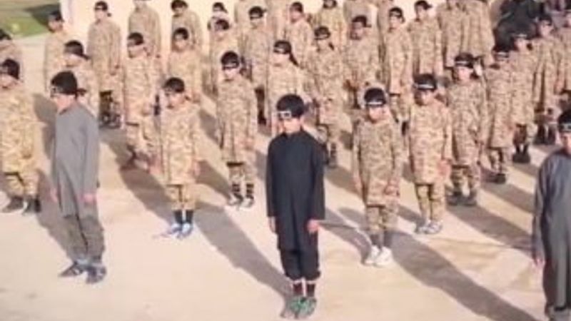 IŞİD çocukların eğitildiği kamptan görüntüler yayınladı