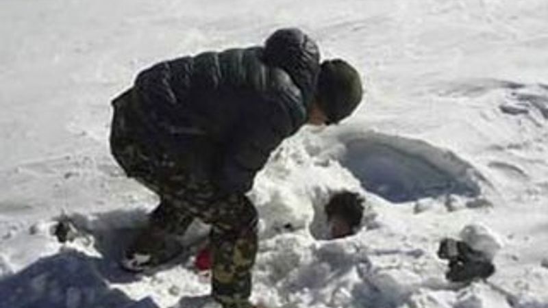 Afganistan'da çığ düştü