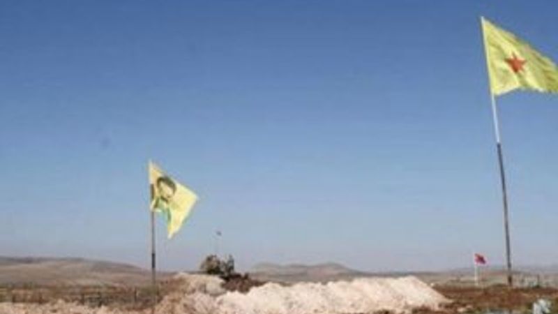 Türk bayrağı karşısında bulunan YPG bayrağı indirildi