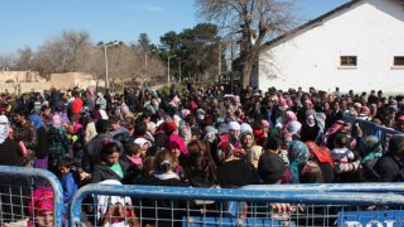 Türkiye'ye sığınan binlerce kişi Kobani'ye dönüyor