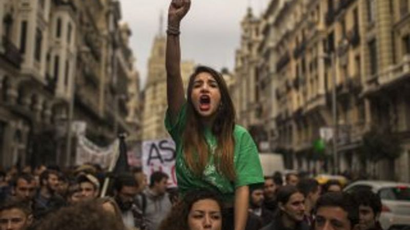 Madrid'de öğrenci eylemine polis müdahalesi