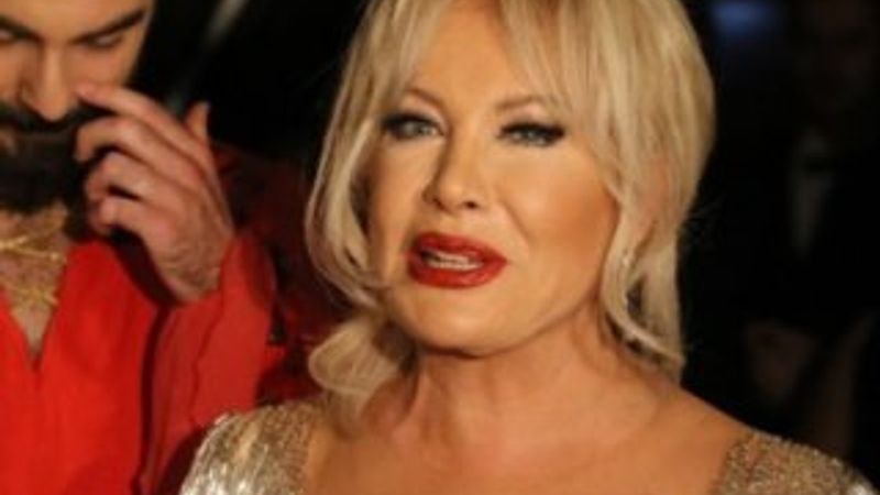 Emel Sayın hastaneye kaldırıldı