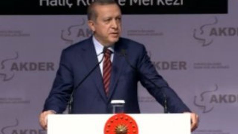 Erdoğan 28 Şubat programında gözyaşlarına hakim olamadı
