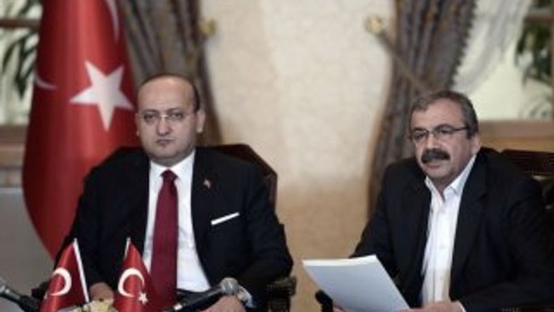 Sırrı Süreyya Önder 10 maddelik bildiriyi okudu