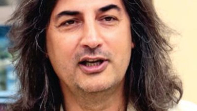 Şarkıcı Çelik çıplak poz verdi