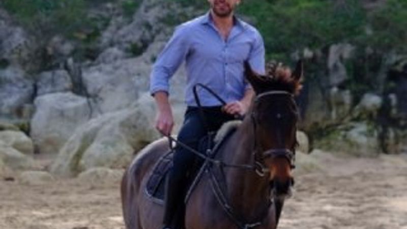 Kadir Doğulu attan düştü