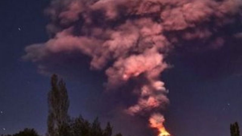 Şili'de yanardağ patladı