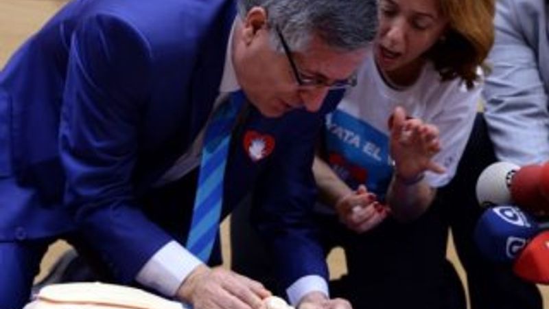 İlk yardım öğrenen Özcan Yeniçeri'den Öcalan çıkışı