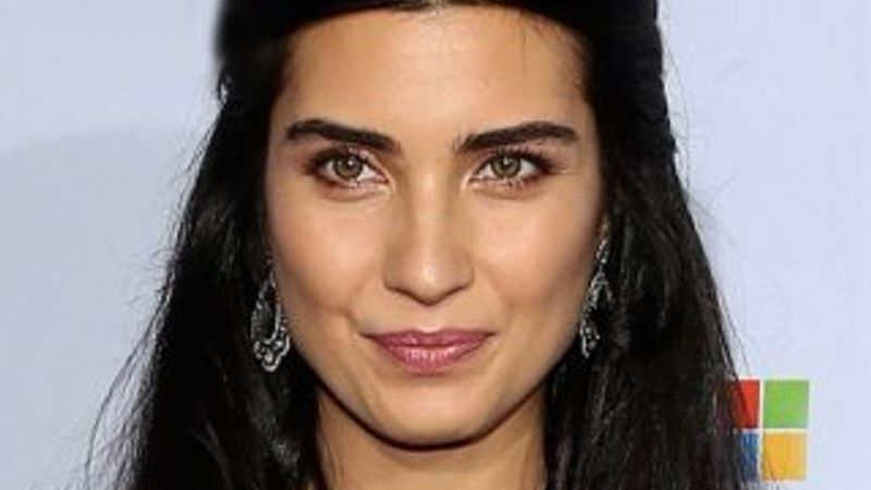 Araplar Tuba Büyüküstün'e bayılıyor