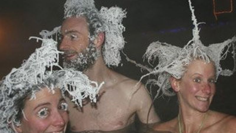 Kanada'da donmuş saç yarışması - İzle