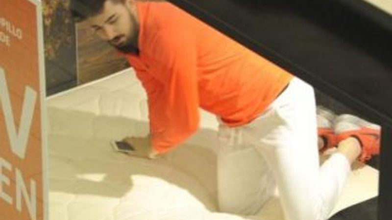 İdo Tatlıses yatak alışverişinde