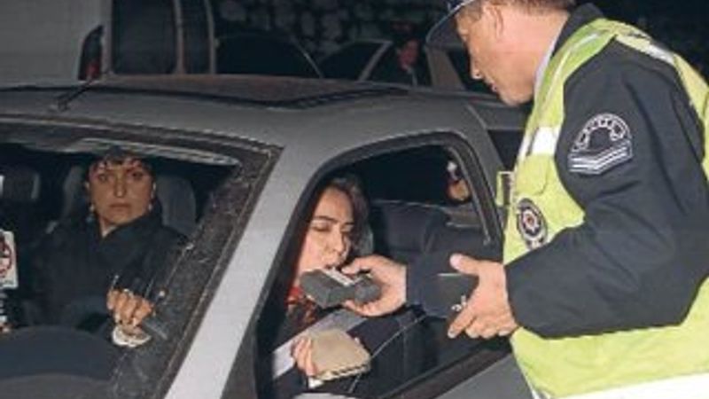 Alkolmetreye üflemeyenin ehliyeti alınacak