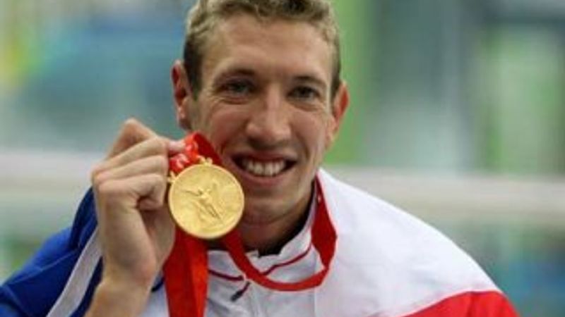 Fransız yüzücü Survivor kazasından kıl payı kurtuldu