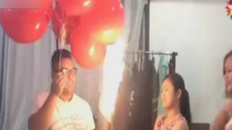 Pastanın üzerindeki maytap balonları patlattı