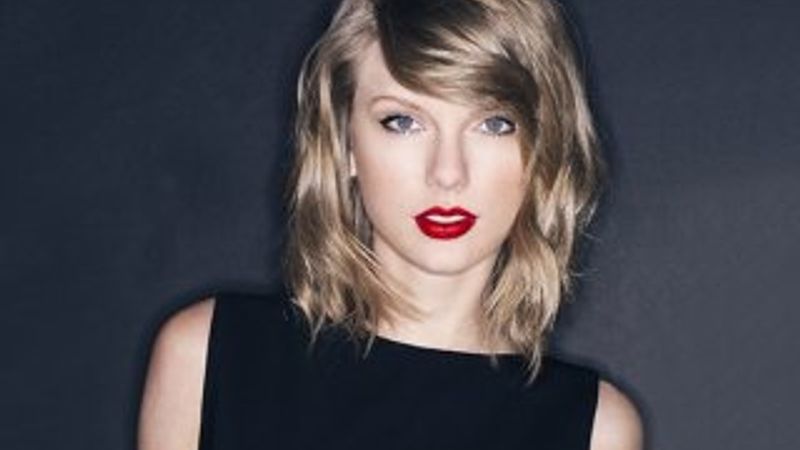Kedisi Taylor Swift'in 40 milyon dolarlık bacağını çizdi