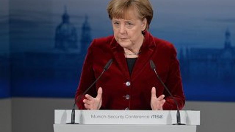 Merkel'den Çipras'a davet