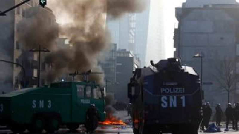 Almanya'da eylemcilere TOMA'lı müdahale