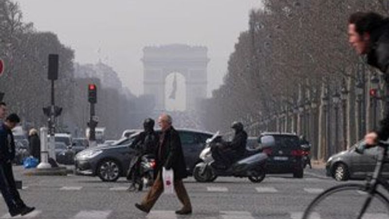 Paris'te hava kirliliği alarmı