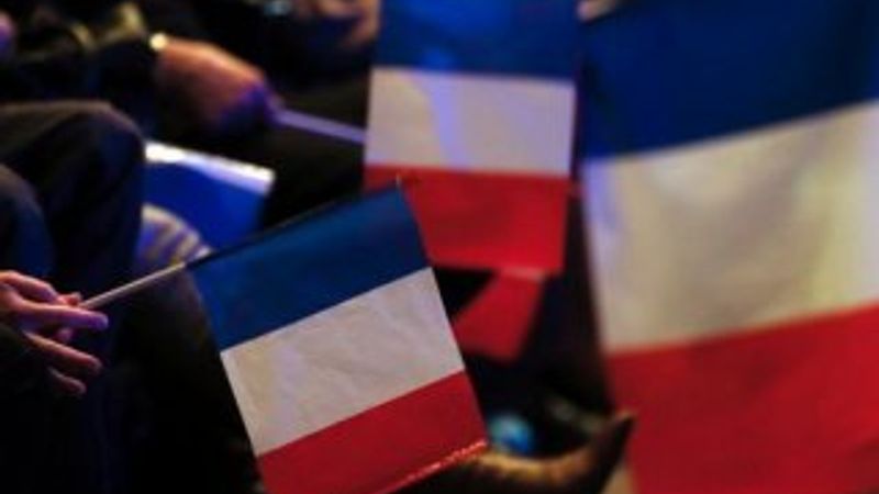 Fransa'da ilk turda zafer Sarkozy ve Le Pen'in