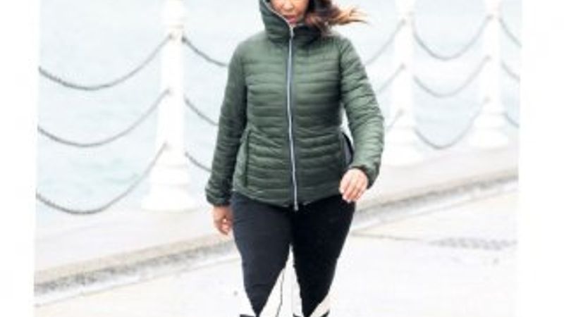 Hülya Avşar yağmur çamur dinlemiyor