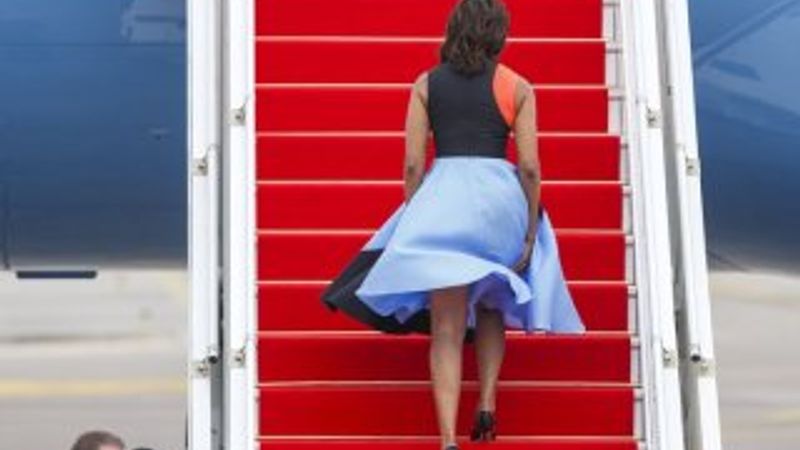 Michelle Obama rüzgarın kurbanı oldu